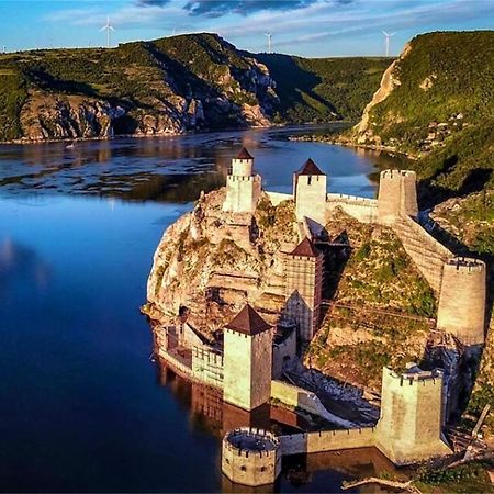 Apartamento Soba Milojkovic Golubac Exterior foto