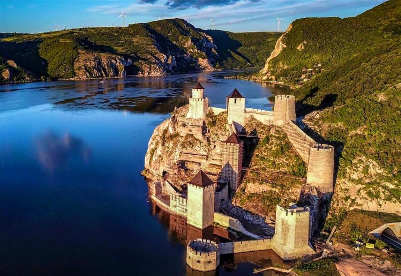 Apartamento Soba Milojkovic Golubac Exterior foto